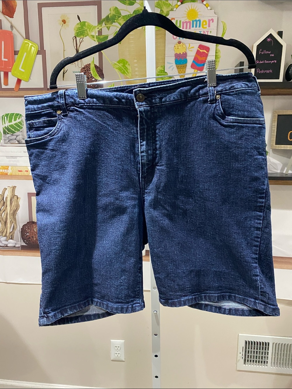 Denim 24/7 Women’s Dark Blue Jean Shorts size 18 W. Waist is 19 rise 11 L 9.